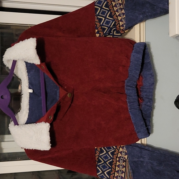 Red and blue unknown brand, cropped sweater - Picture 3 of 3